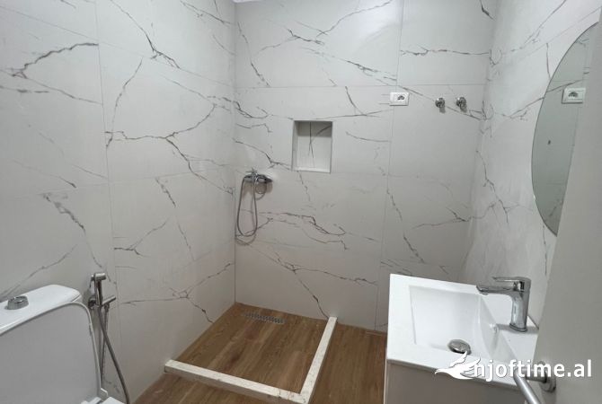 Shtepi ne shitje Apartament ne Durres, Garsoniere, Mobilimi E mobiluar, Pagesa 73,000  Euro.