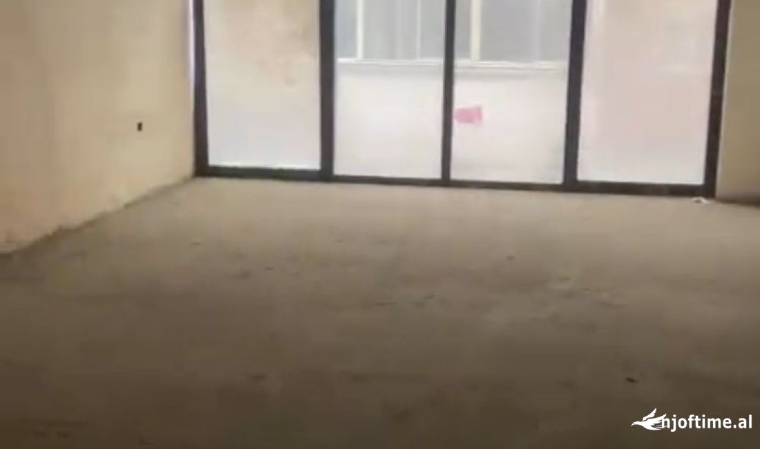 Shitet Dyqan ne Kamez 