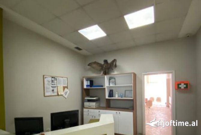 Jepet me qera ambient per zyra Te Rruga Kavajes