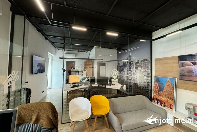 Ambiente Commerciale in Affitto 1+1 a Tirana - 100,000 Leke