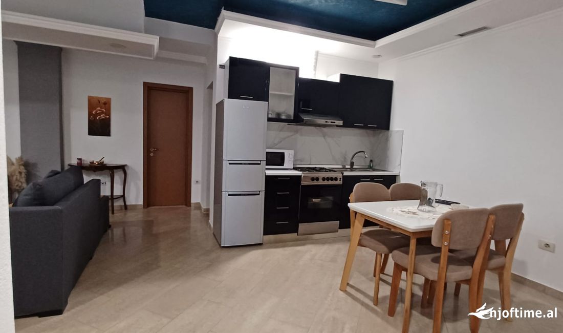 Appartamento in vendita a Tirana 2+1, Arredato