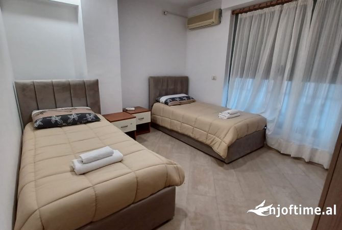 Appartamento in vendita a Tirana 2+1, Arredato