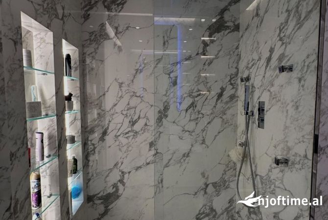 Appartamento in vendita a Tirana 3+1, Arredato