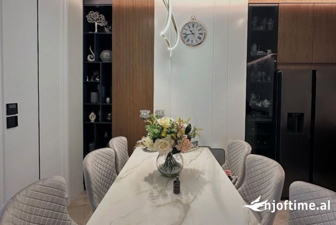 Appartamento in vendita a Tirana 3+1, Arredato