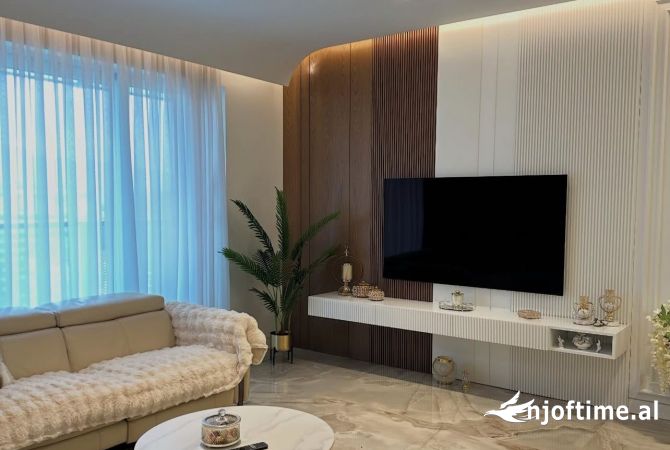 Shitet Apartament 3+1+2 tek Ambasador 3