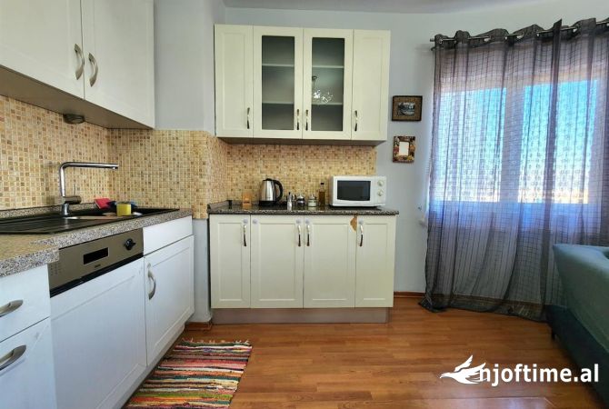 Shtepi me qera Apartament ne Tirane, 1+1, Mobilimi E mobiluar, Pagesa 520  Euro.