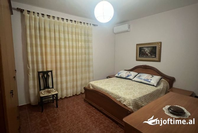 Shtepi me qera Apartament ne Tirane, 2+1, Mobilimi E mobiluar, Pagesa 50,000  Leke.