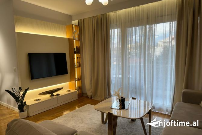 Jepet me qera Apatament 1+1 tek Rruga e Barrikadave 