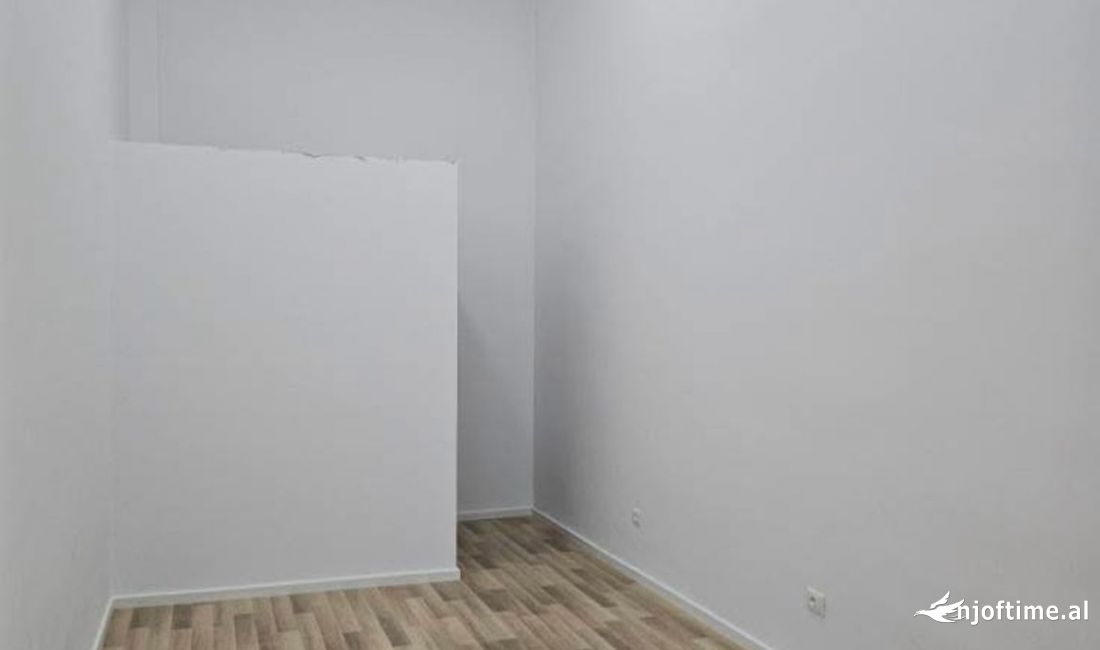 Shitet dyqan tek Rruga e Kosovareve