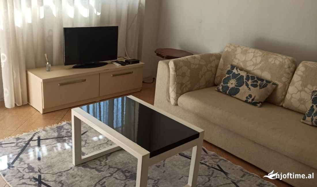 Appartamento in affitto a Tirana 2+1, Arredato