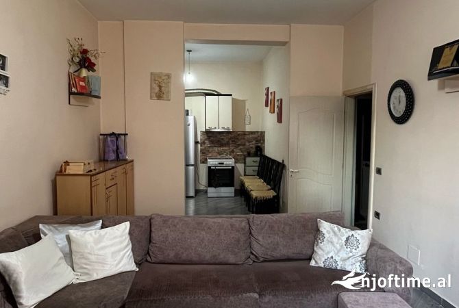 Shtepi ne shitje Apartament ne Tirane, 1+1, Mobilimi E mobiluar, Pagesa 100,000  Euro.