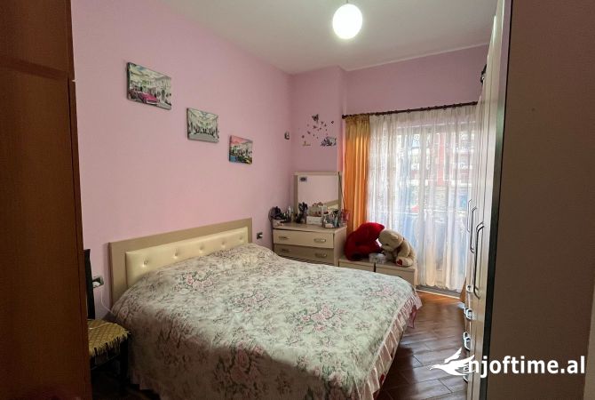Shtepi ne shitje Apartament ne Tirane, 1+1, Mobilimi E mobiluar, Pagesa 100,000  Euro.