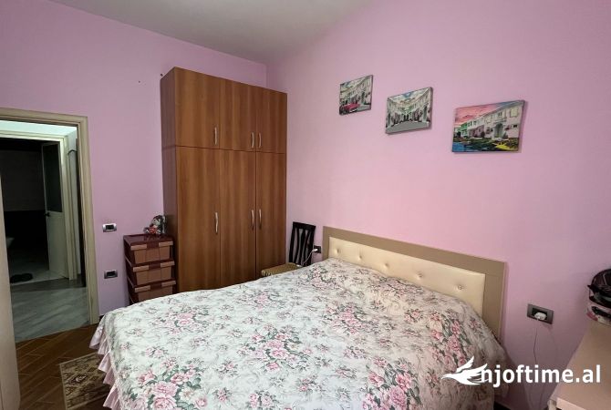 Shtepi ne shitje Apartament ne Tirane, 1+1, Mobilimi E mobiluar, Pagesa 100,000  Euro.