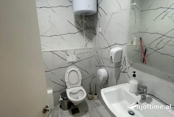 Shitet Biznesi Pizzeri tek  Liqeni Thate 