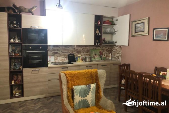 Casa privata/Indipendente in vendita a Tirana 3+1, Arredato