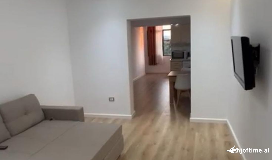 Shtepi me qera Apartament ne Tirane, 1+1, Mobilimi E mobiluar, Pagesa 500  Euro.