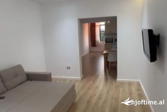 Jepet me qera  Apartament 1+1 tek Zogu i zi