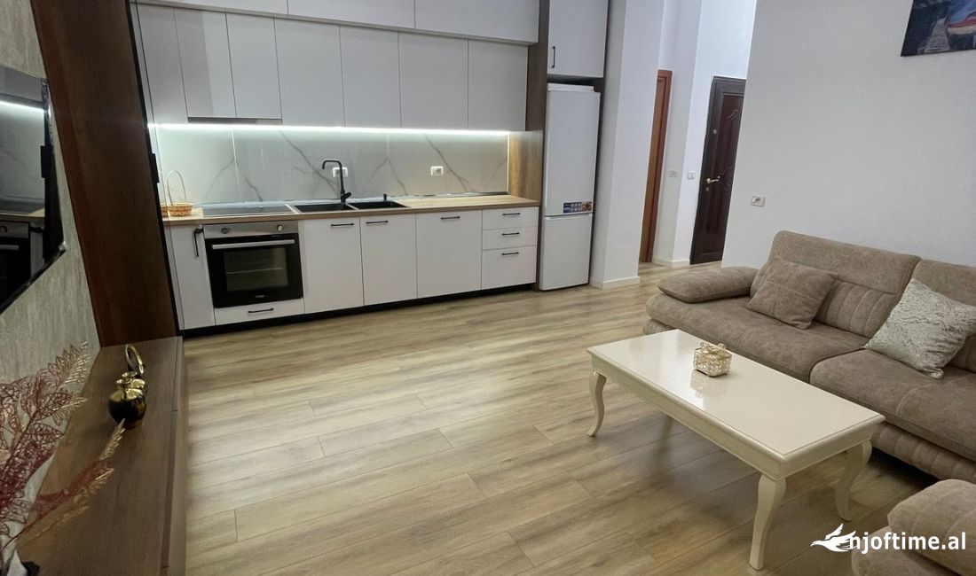 Shtepi ne shitje Apartament ne Tirane, 2+1, Mobilimi E mobiluar, Pagesa 145,000  Euro.