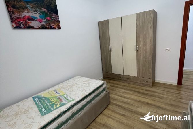 Shtepi ne shitje Apartament ne Tirane, 2+1, Mobilimi E mobiluar, Pagesa 145,000  Euro.