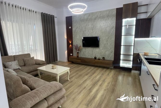 Shtepi ne shitje Apartament ne Tirane, 2+1, Mobilimi E mobiluar, Pagesa 145,000  Euro.