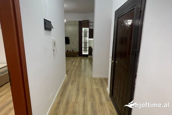 Shtepi ne shitje Apartament ne Tirane, 2+1, Mobilimi E mobiluar, Pagesa 145,000  Euro.