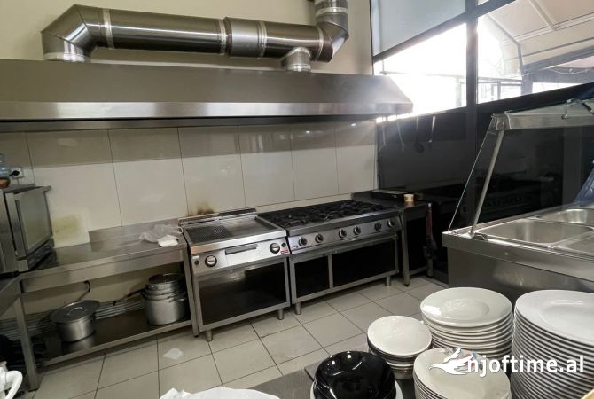 Ambiente Commerciale in Affitto 4+1 a Tirana - 120,000 Leke