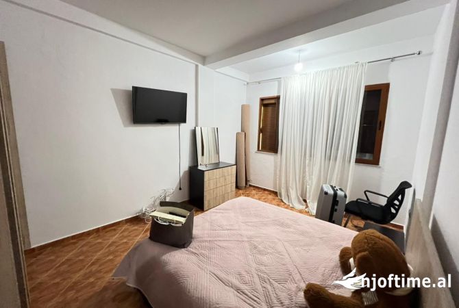 Shtepi ne shitje Shtepi Private ne Tirane, 4+1, Mobilimi E mobiluar, Pagesa 320,000  Euro.