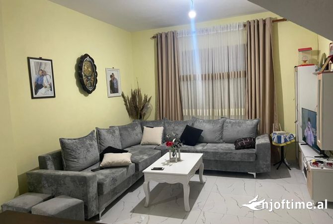 Shtepi ne shitje Shtepi Private ne Tirane, 4+1, Mobilimi E mobiluar, Pagesa 320,000  Euro.