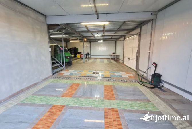 Ambiente Commerciale in Affitto 1+1 a Tirana - 600 Euro