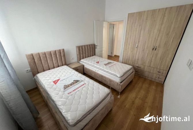 Shtepi me qera Apartament ne Tirane, 2+1, Mobilimi E mobiluar, Pagesa 40,000  Leke.