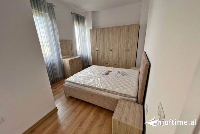 Shtepi me qera Apartament ne Tirane, 2+1, Mobilimi E mobiluar, Pagesa 40,000  Leke.