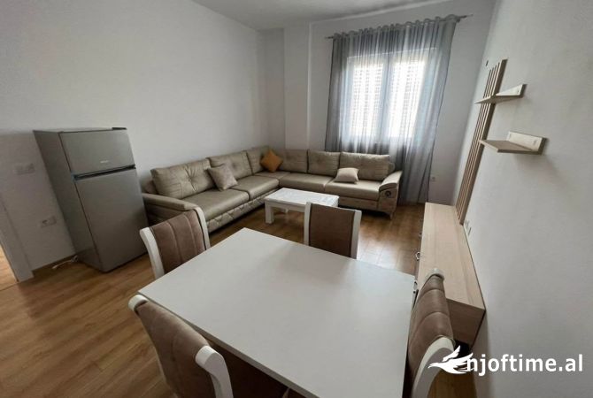 Shtepi me qera Apartament ne Tirane, 2+1, Mobilimi E mobiluar, Pagesa 40,000  Leke.