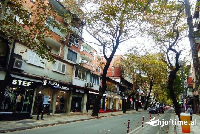 Ambiente Commerciale in Affitto 3+1 a Tirana - 1,500 Euro