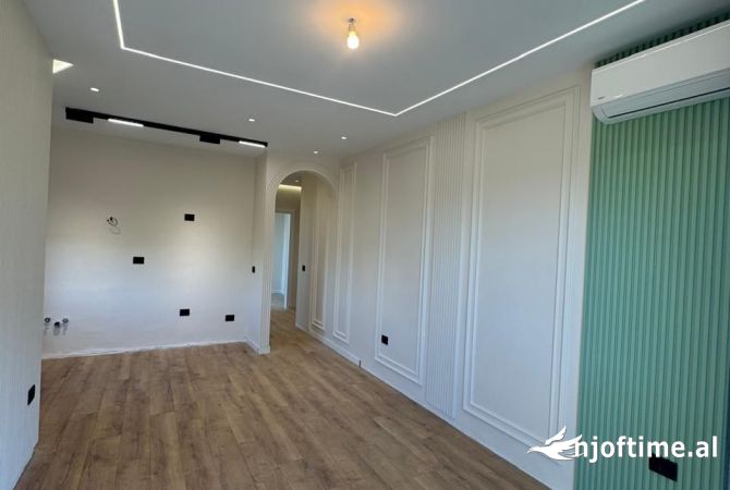 Appartamento in vendita a Durazzo 2+1, Vuoto