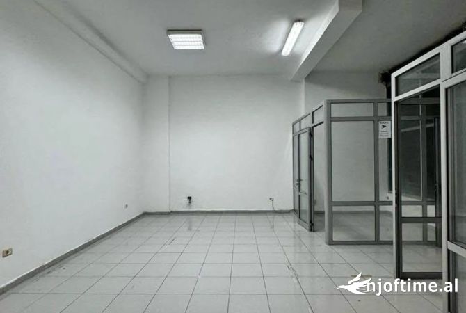 Ambient biznesi ne shitje 1+1 ne Tirane - 105,000 Euro