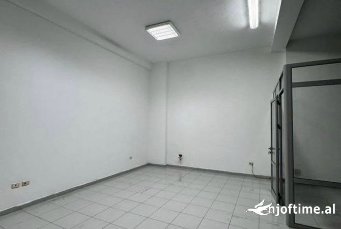 Ambient biznesi ne shitje 1+1 ne Tirane - 105,000 Euro