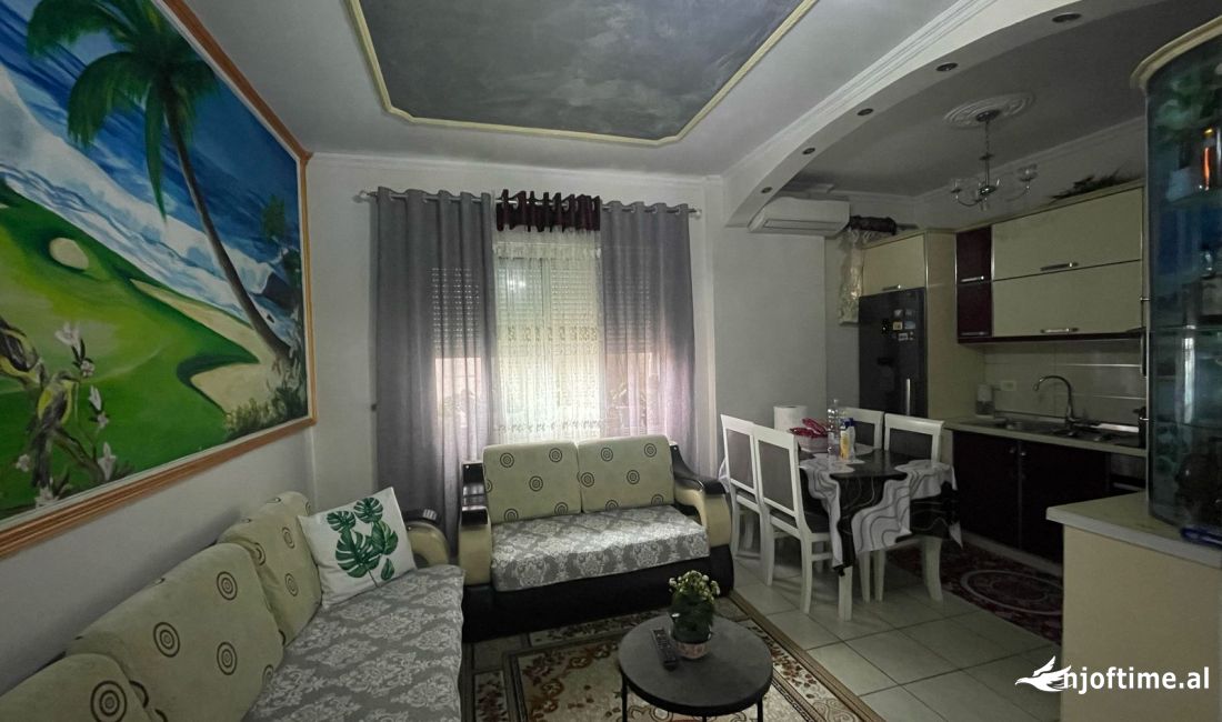 Shtepi ne shitje Apartament ne Tirane, 2+1, Mobilimi E mobiluar, Pagesa 125,000  Euro.