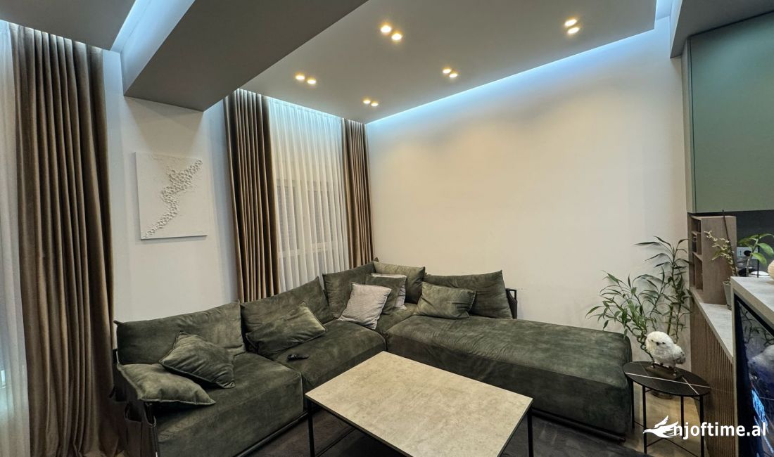 Appartamento in vendita a Tirana 2+1, Arredato