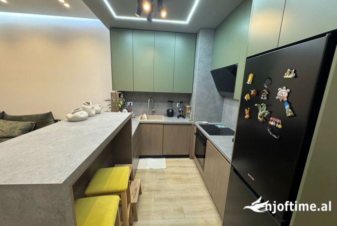 Appartamento in vendita a Tirana 2+1, Arredato