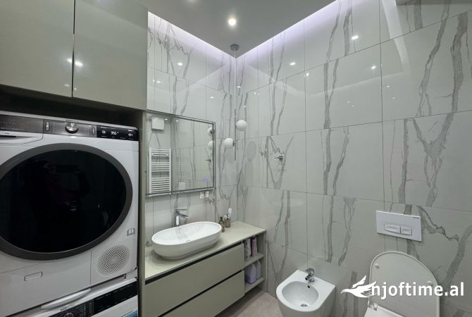 Appartamento in vendita a Tirana 2+1, Arredato