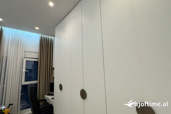 Appartamento in vendita a Tirana 2+1, Arredato