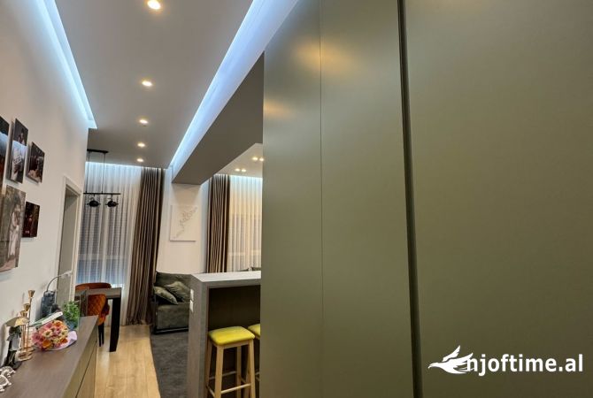 Appartamento in vendita a Tirana 2+1, Arredato