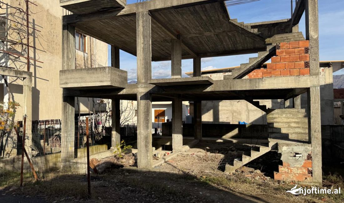 Shtepi ne shitje Shtepi Private ne Tirane, 2+1, Mobilimi Bosh, pa mobiluar, Pagesa 130,000  Euro.