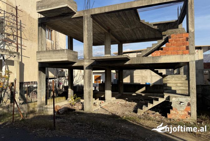 Shitet Shtepi Private ne Sauk te vjeter