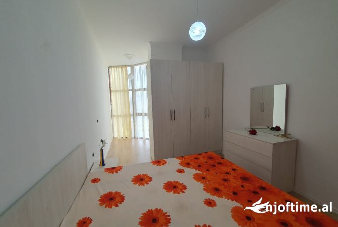 Shtepi ne shitje Apartament ne Tirane, 2+1, Mobilimi E mobiluar, Pagesa 125,000  Euro.