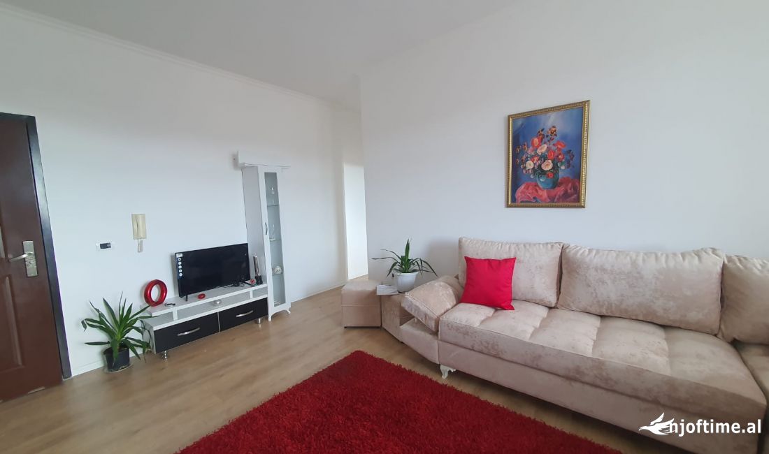 Shtepi ne shitje Apartament ne Tirane, 2+1, Mobilimi E mobiluar, Pagesa 125,000  Euro.