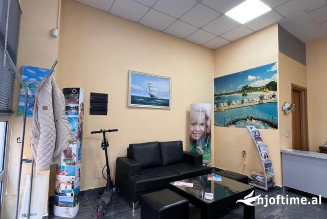 Shitet biznesi Agjenci Turisitike ne Astir