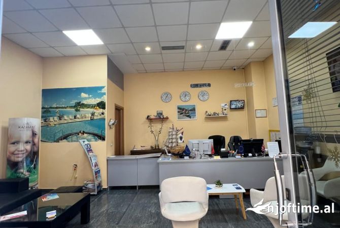 Shitet biznesi Agjenci Turisitike ne Astir