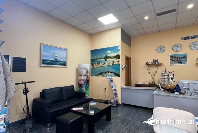 Shitet biznesi Agjenci Turisitike ne Astir