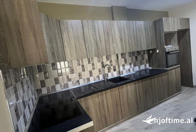 Shtepi ne shitje Apartament ne Tirane, 2+1, Mobilimi Bosh, pa mobiluar, Pagesa 141,000  Euro.